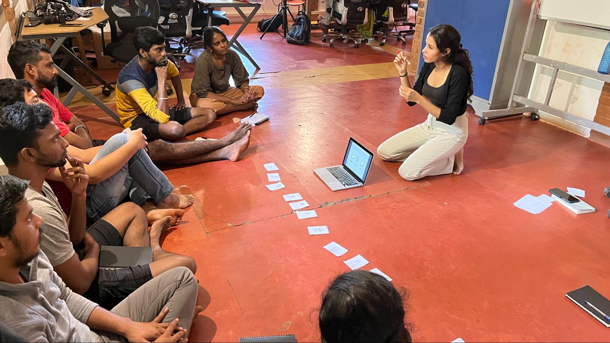 Annora Saraf taking the Yuvabe team through the basics of visual notetaking
